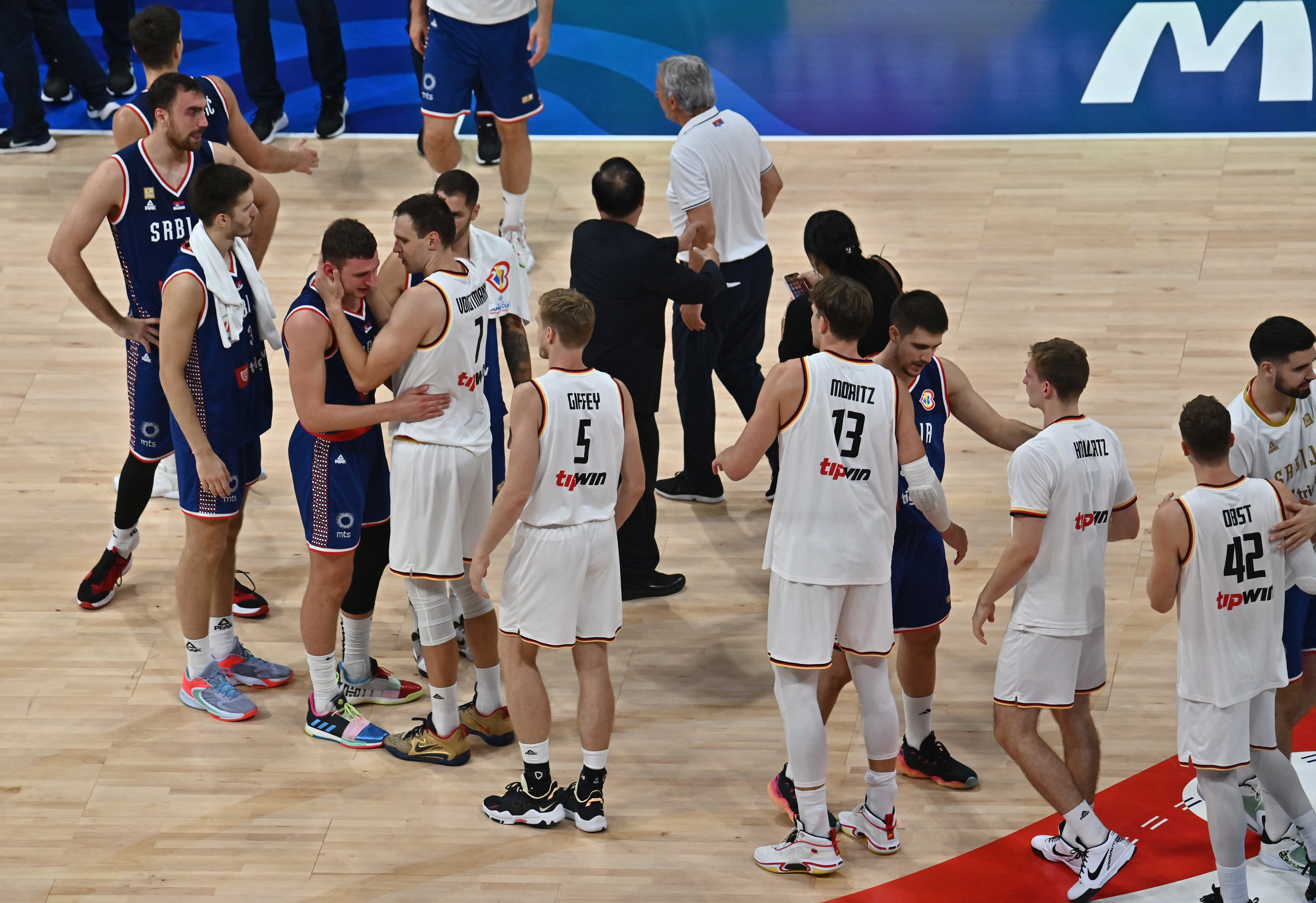 kto体育平台下载德国队在 2023 年世界篮联世界杯上从塞尔维亚队手中夺取了队史首个冠军，征服了世界